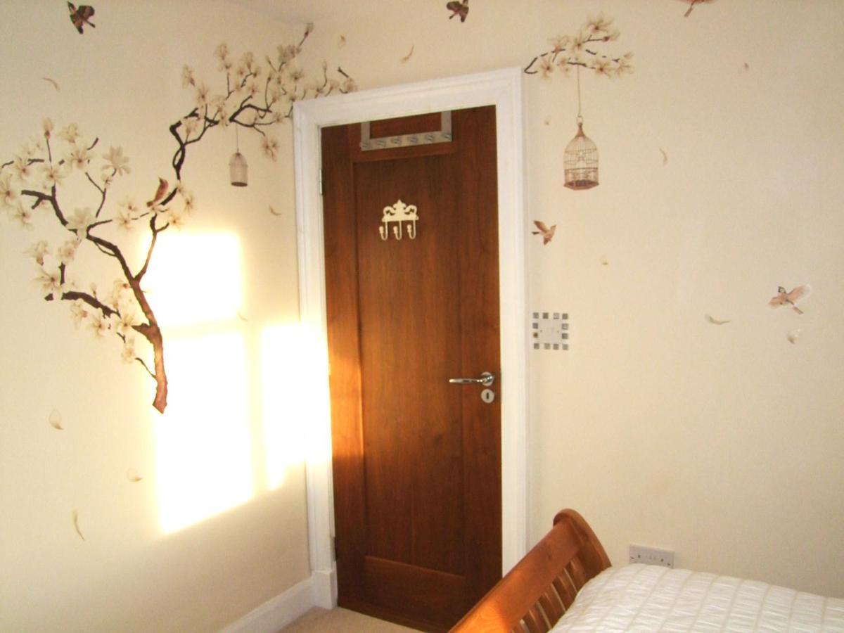 Glendalough Scenery Farmhouse Roundwood Exterior foto